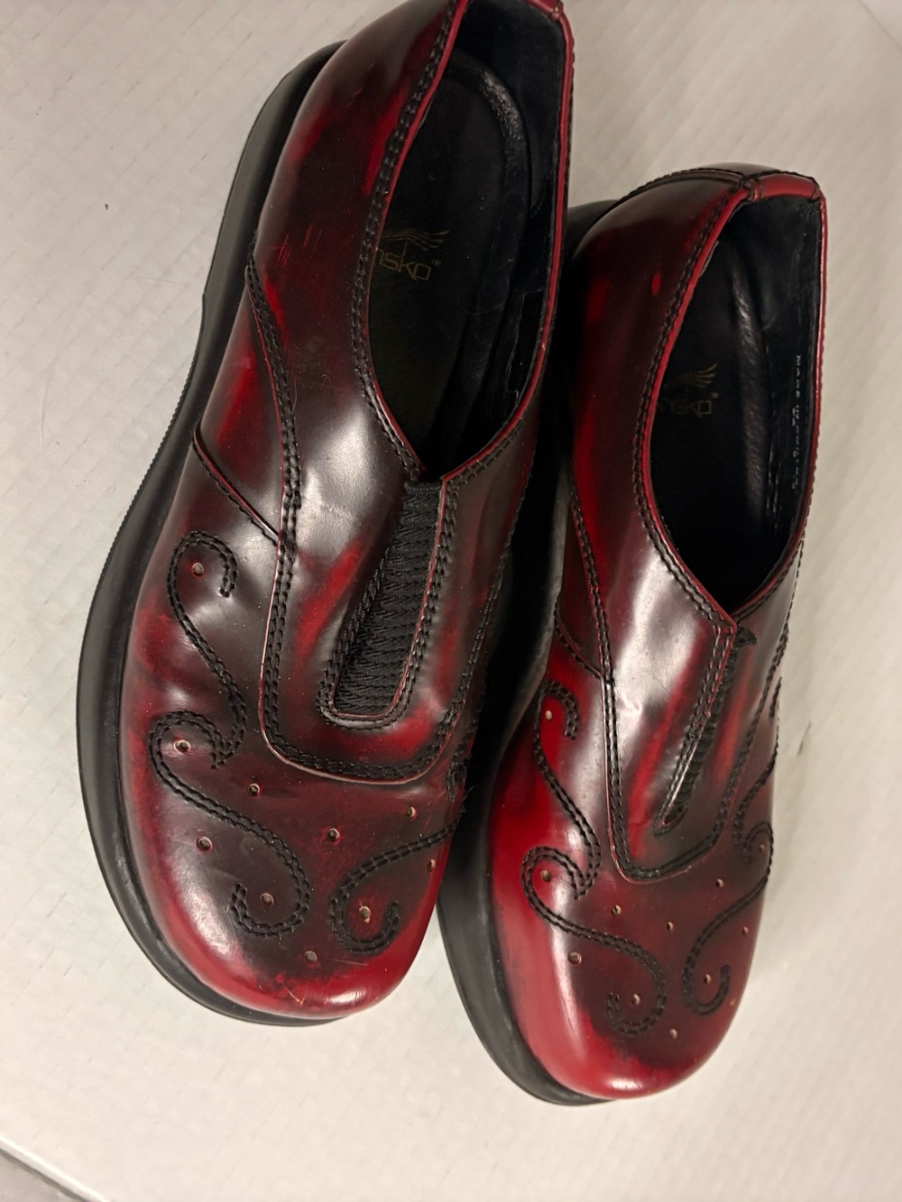 Dansko Golden Gate Retro Red Leather Clogs Y2K Womens size 7.5-8
